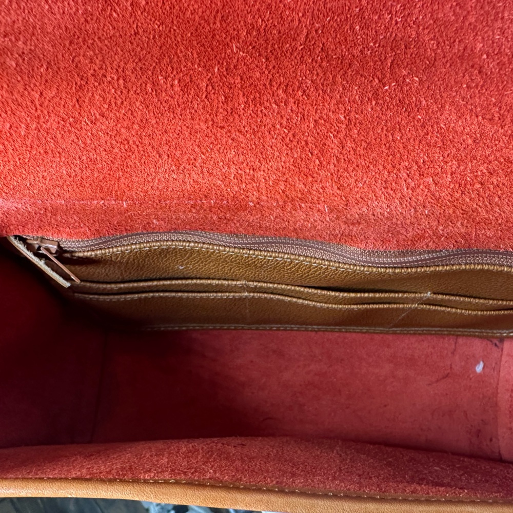 **SOLD**Vintage Dooney & Bourke Red & Tan Leather Crossbody + Matching Wall - Picture 11 of 13